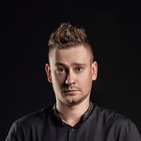 Женя Караичев